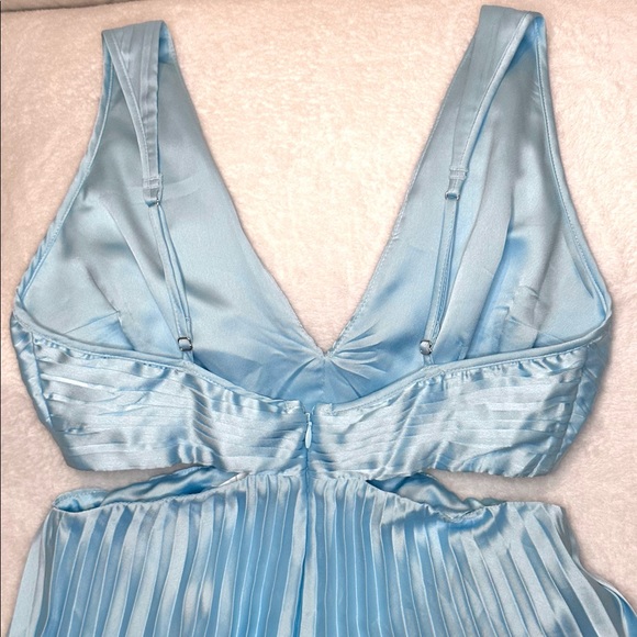 Abercrombie & Fitch Blue Satin Pleated Maxi Dress - Picture 5 of 10